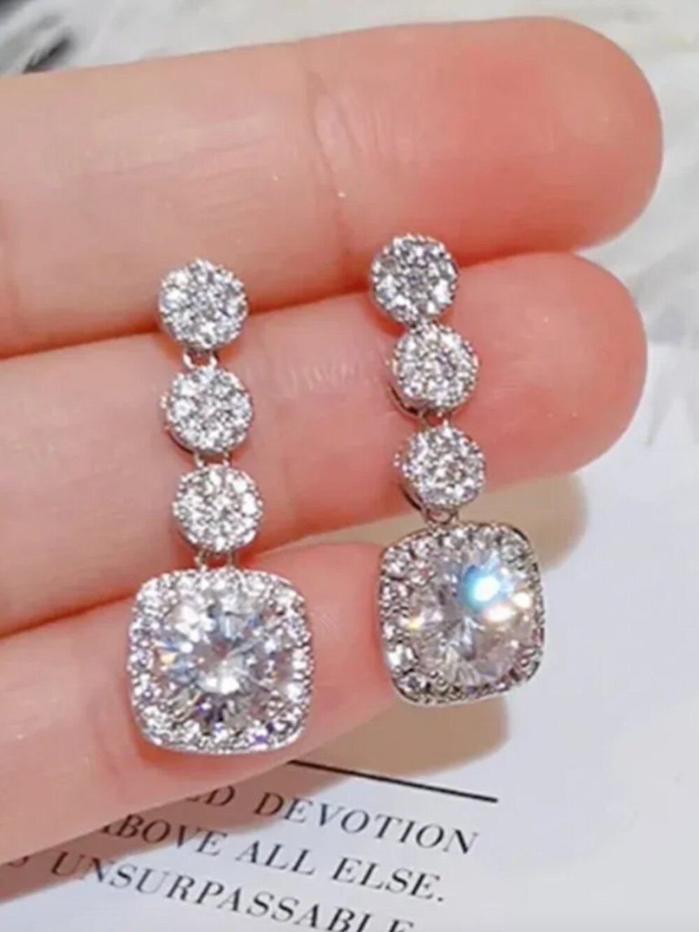 NEW 18k White Gold Diamond Drop Earrings Dangle Drop Earrings Round Cushion Cut